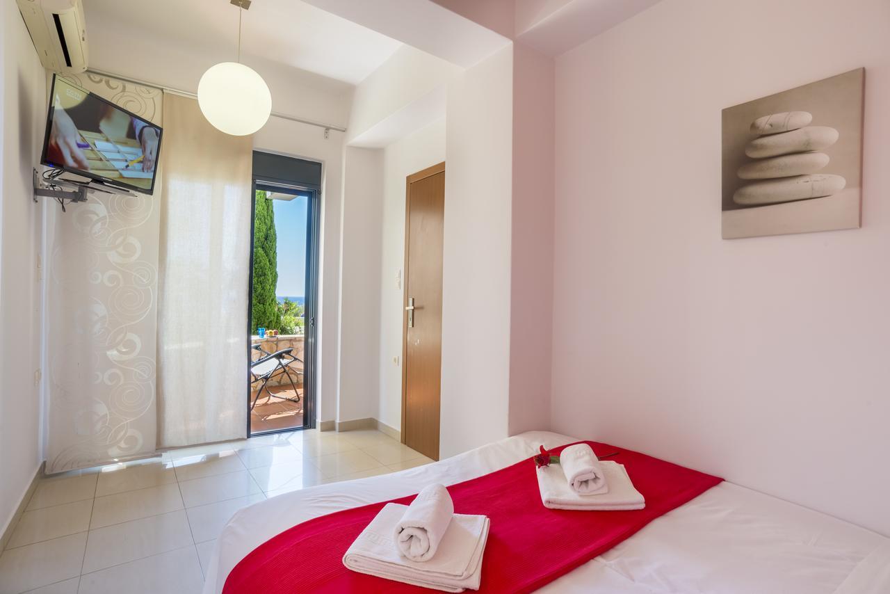 Caravella Luxury Apartments Палеохора Экстерьер фото